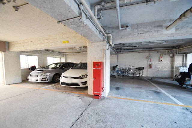 【駐車場】 | 藤和東中野コープ | マンションの駐車場スペース。空きの有無や駐車料金、サイズ規定などについては、改めてお問い合わせください。～即日のご見学可能～　お問合せはお気軽にどうぞ。