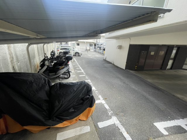 六甲ヒルズ篠原台の駐車場|駐車場に車を止められます