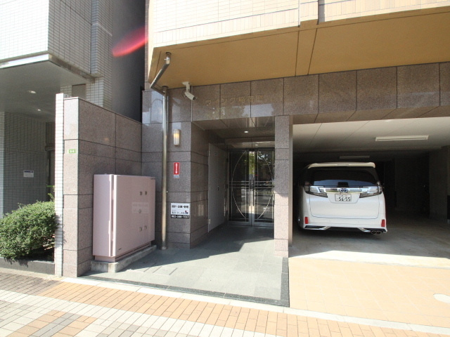 ウイング稲荷町のエントランス