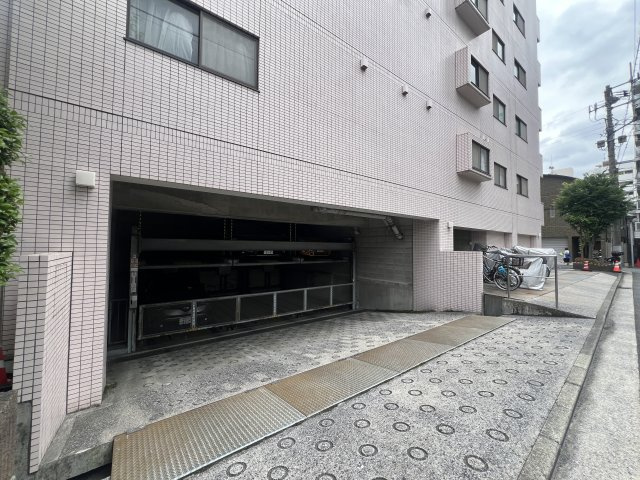 あっちこっちに駅！こっちそっちにコンビニ！しかも平坦！一人暮らし？ファミリー住まい？どっちにしても超便利な最強立地！な、【ピュアシティ横浜6】リノベーションの駐車場|駐車場の用意があります