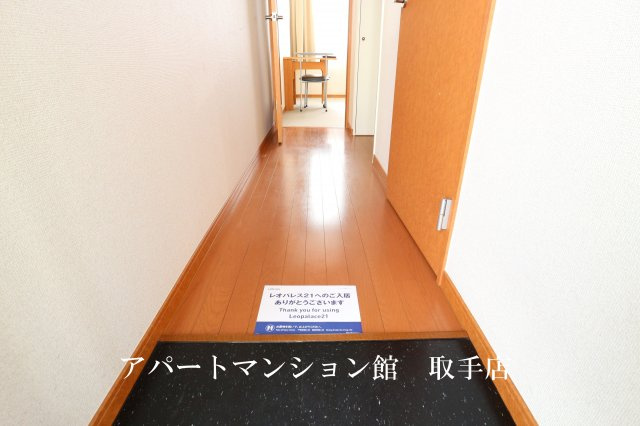 レオパレスサンフラワーの玄関