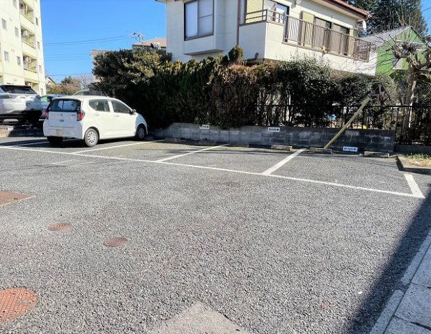 レオパレスサンフラワーの駐車場