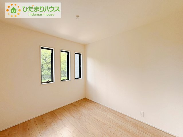 日立市田尻町6期　新築戸建　3号棟の寝室|広めの主寝室は、ベッドの他にもパソコンデスクやドレッサーなども置けちゃいます(*^-^*)