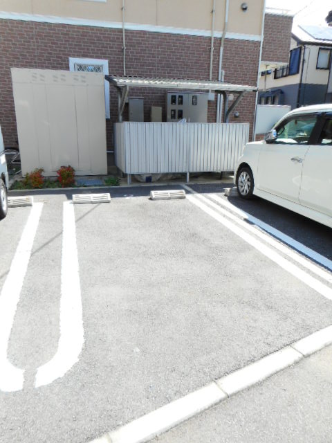 サンシャインビレッジアゼリアＣの駐車場|駐車場