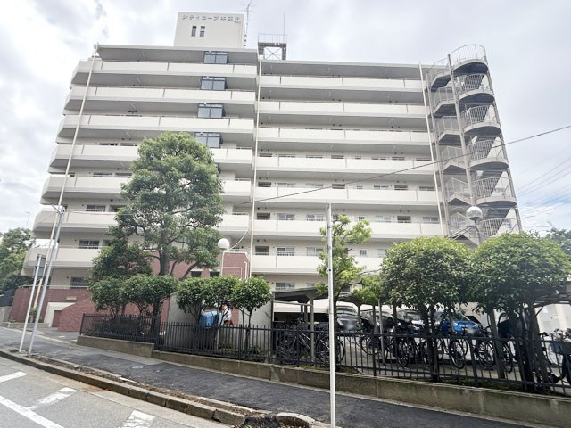 【外観】 | シティコープ本蓮沼 | 手入れの行き届いた外壁やエントランスなど、「見ればわかる」レベルで清潔感を保ったマンションです。築年数を感じさせない姿で皆様をお出迎えします。～即日のご見学可能～　お問合せはお気軽にどうぞ。