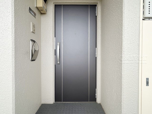 【その他共用部分】 | シティコープ本蓮沼 | 皆様をお迎えする、お部屋の玄関ドア。開けやすさや開放角度、ドアノブの操作しやすさや鍵の形状などを、現地で一度ご確認ください。～即日のご見学可能～　お問合せはお気軽にどうぞ。