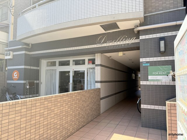 ドゥェリング桜川　仲介手数料無料のエントランス