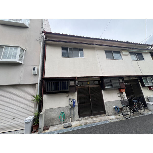 摂津市鳥飼下3丁目貸家のエントランス