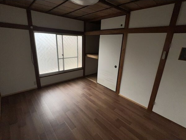 摂津市鳥飼下3丁目貸家の寝室