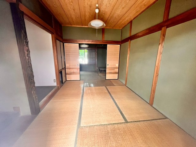 吉原町平池店舗の内装
