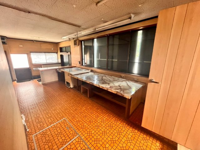 吉原町平池店舗の内装