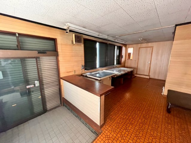吉原町平池店舗の内装
