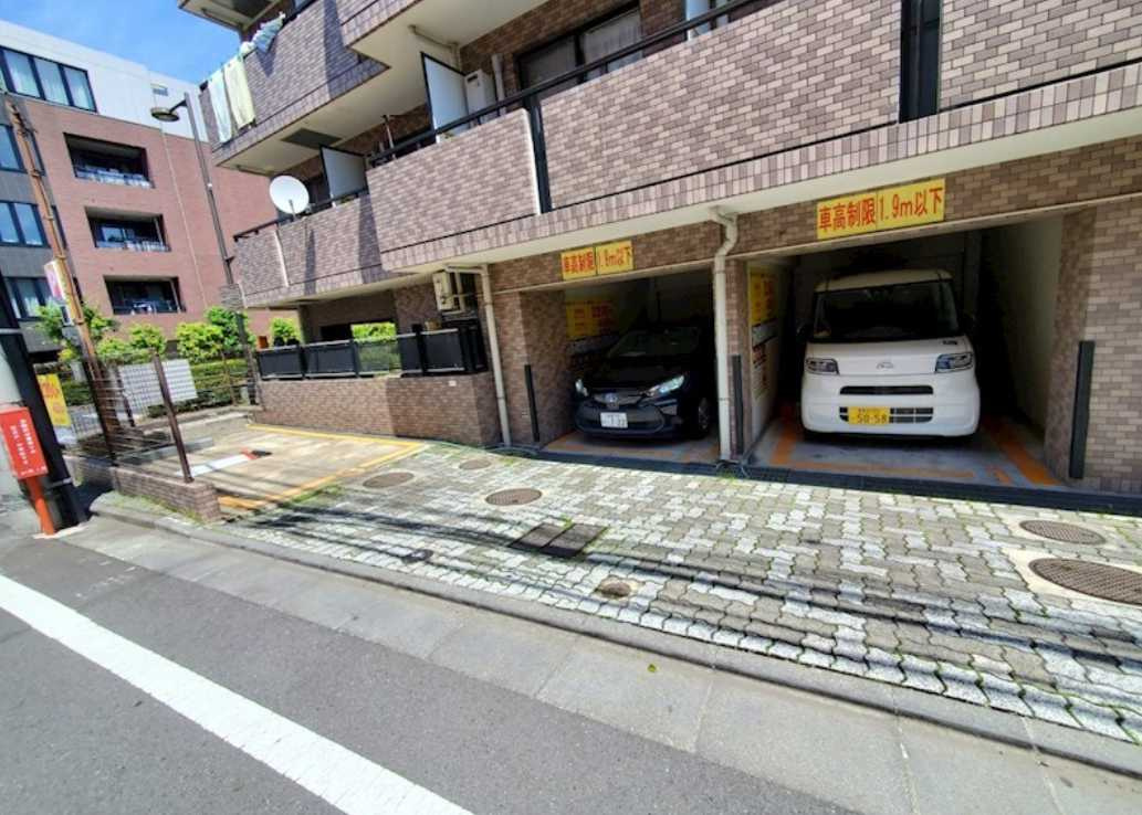 日神パレステージ三軒茶屋　家具家電付き　オートロック　敷金0の駐車場