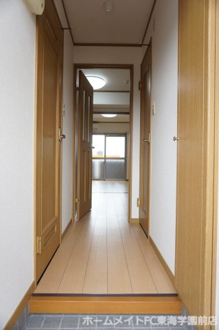 レルベ保田窪の玄関