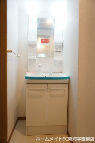 レルベ保田窪の独立洗面台