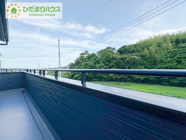日立市田尻町6期　新築戸建　4号棟のバルコニー|広々としたバルコニーは、大量の洗濯物を干しても余裕！お布団だって、家族全員分をいっきに干せますね(^O^)
