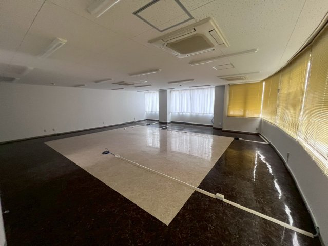 サンシャイン栄ビルの内装