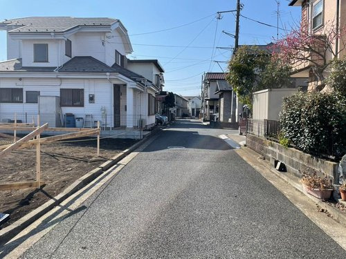 宮沢２丁目新築戸建　4LDK　全居室５帖以上　並列２台駐車可能の前面道路含む現地写真