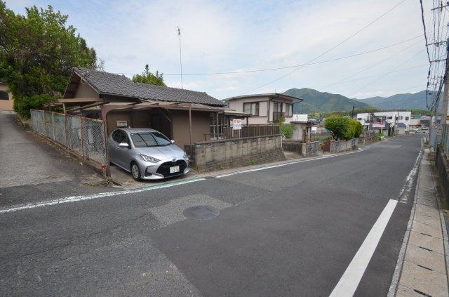 中古住宅（八幡西区楠橋南1-16-8）の外観|通行料多いです。