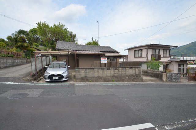 中古住宅（八幡西区楠橋南1-16-8）の外観|駐車場２台です。