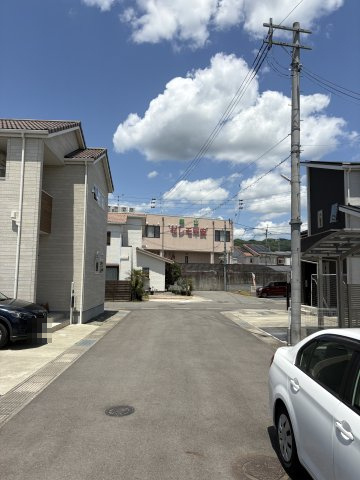 岩出市根来・中古戸建・54793の前面道路含む現地写真