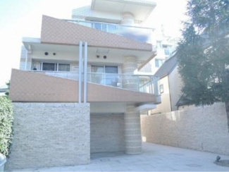 【外観】 | 鉄筋コンクリート造のがっちりとした建物。
