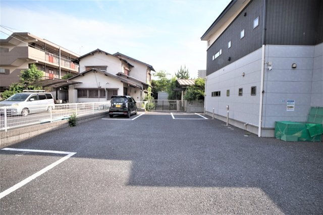 船橋市前原西１丁目のアパートの駐車場