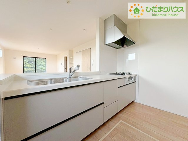 日立市田尻町6期　新築戸建　5号棟のキッチン|3口コンロでお料理する時間も短くなりそうですね(*‘∀‘)