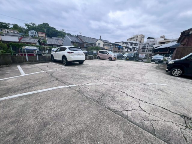 サンシャイン栄の駐車場