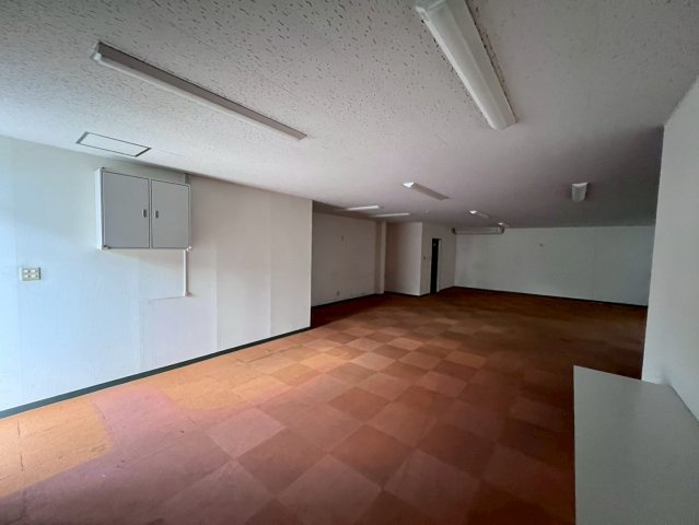 高針事務所倉庫の内装