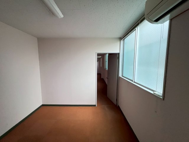 高針事務所倉庫の内装