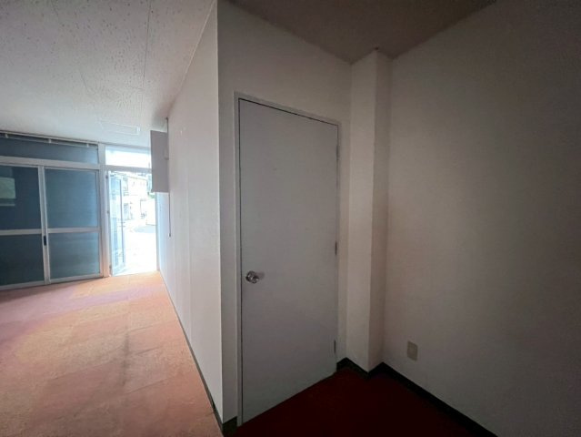 高針事務所倉庫の内装