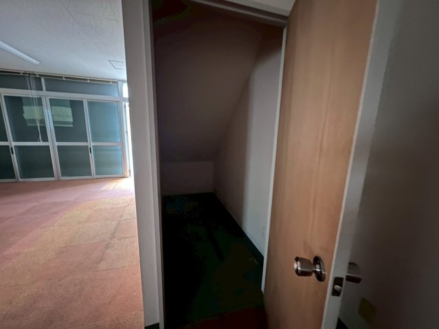 高針事務所倉庫の内装