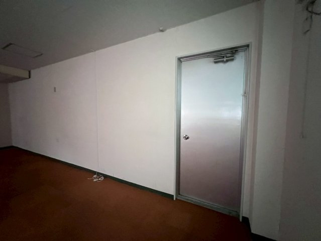 高針事務所倉庫の内装