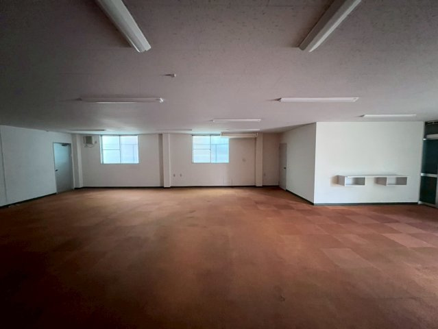 高針事務所倉庫の内装