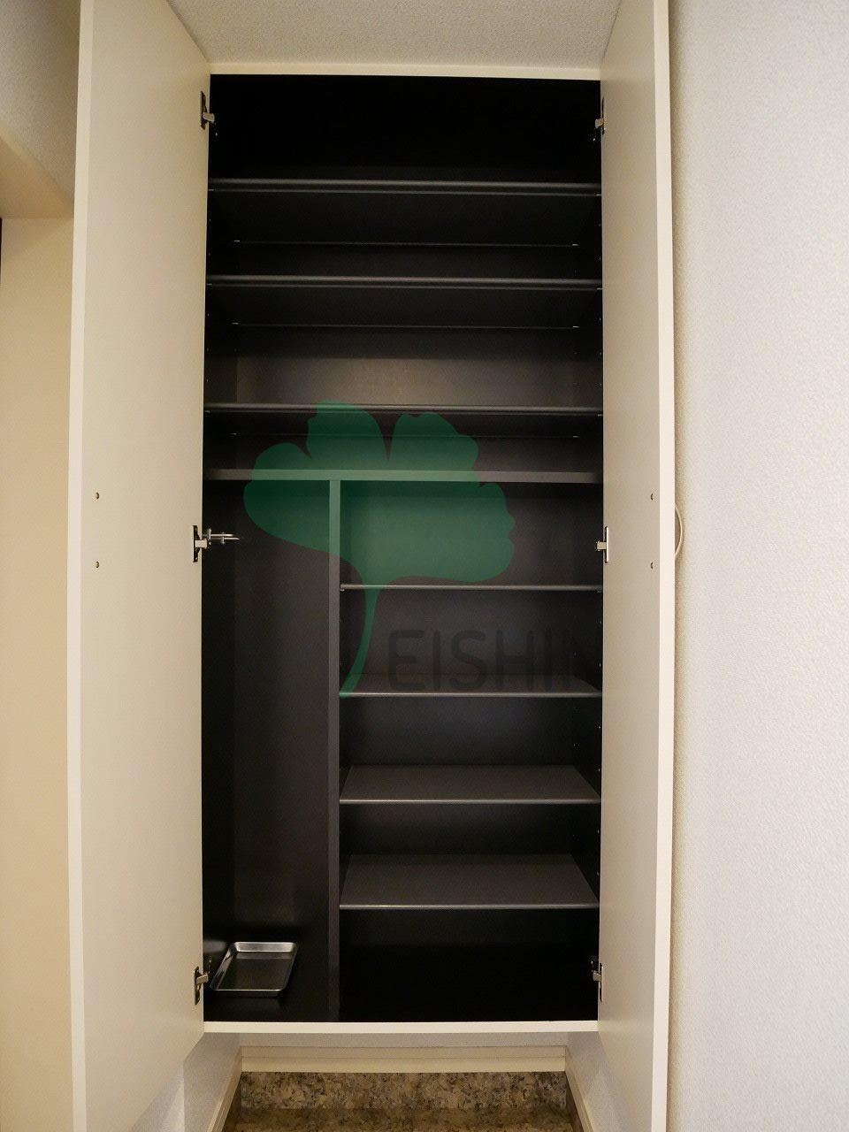 ルッシェ住吉の玄関|下駄箱もしっかりついてます！
