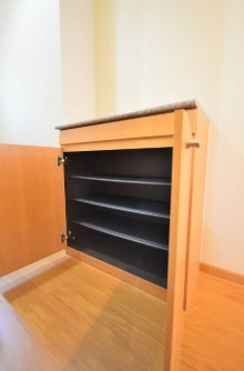 アダージョ美野島Bの玄関|下駄箱もしっかりついてます！