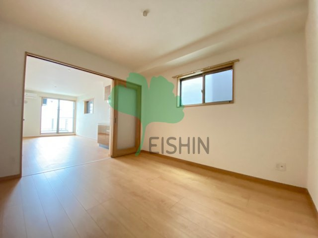 メゾンソレイユ南福岡の居間・リビング|ワンフロア二部屋でどちらも角部屋で2面採光です！