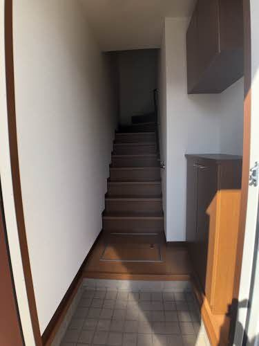 ヴィラージュ室小路の玄関
