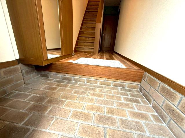 横小路5丁目　中古戸建の玄関