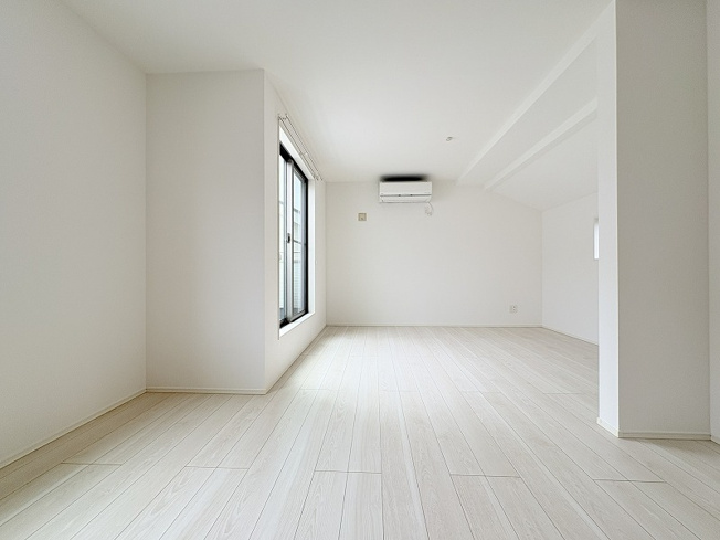 【居間・リビング】 | 練馬区南大泉3丁目　中古一戸建住宅　(保谷店) | 開放的な空間でゆったりとやすらぎに包まれた時をお過ごしください。