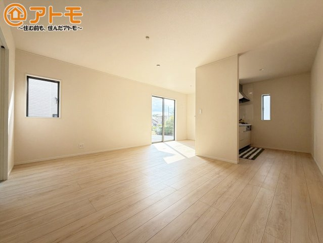 【居間・リビング】 | 富士宮市粟倉南町第2　新築戸建て　2号棟