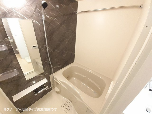 ハーモニーハイツ高畑の浴室|日々の疲れを癒すお風呂付です