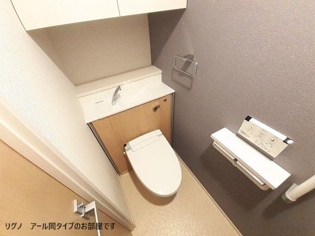ハーモニーハイツ高畑のトイレ|ゆったりとした空間のトイレです