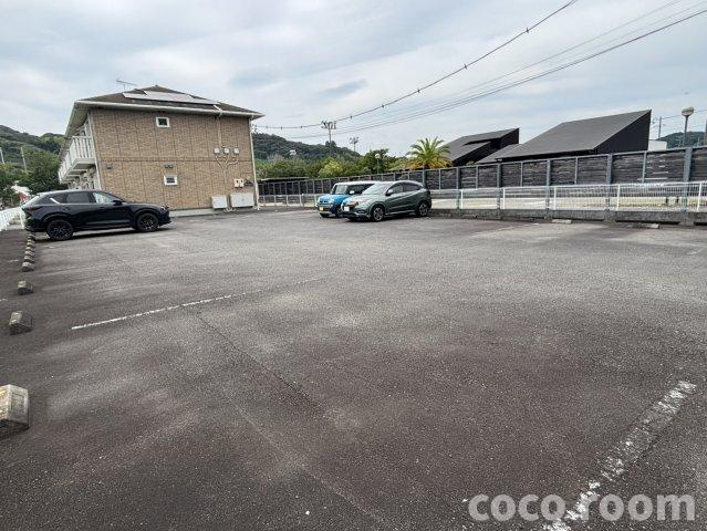 アドミラブールの駐車場