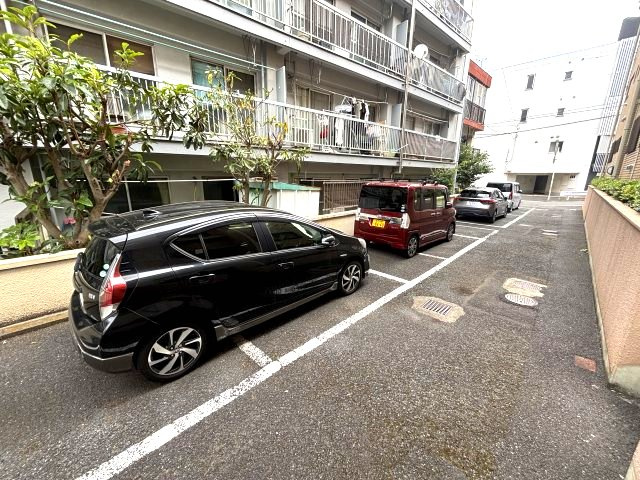 メゾングランディールの駐車場