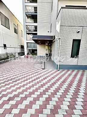セレクト江坂のエントランス