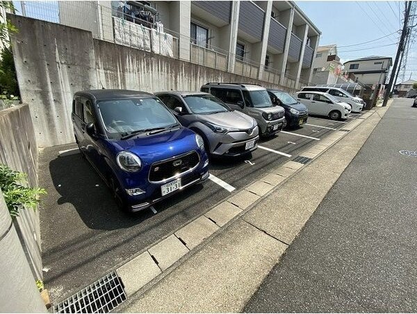 プランドールの駐車場
