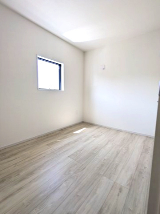水戸市吉沢町　4期の洋室|フローリングの部屋は家具やインテリアともマッチしてお洒落感が出やすく身の周りの整理がしやすく魅力的です～♪