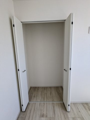 水戸市吉沢町　4期の収納|クローゼット内にキャストなどを置いていただき、スペースの有効活用を！